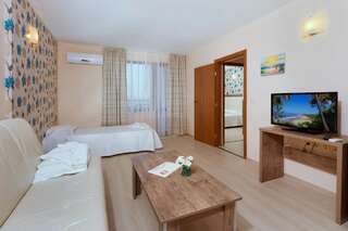 Отель Relax Holiday Complex & Spa Солнечный Берег Апартаменты с 1 спальней (для 4 взрослых)-1